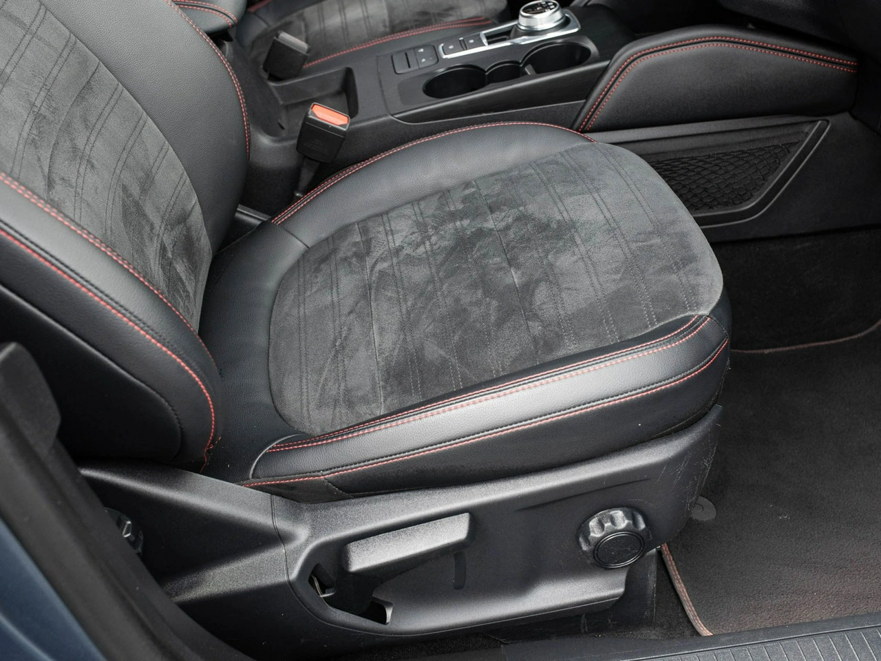 Ford Kuga - Zdjęcie 30