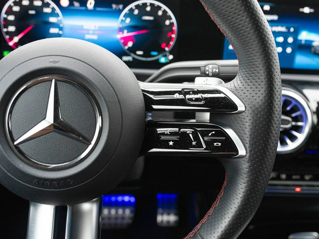 Mercedes CLA 200 - Zdjęcie 13