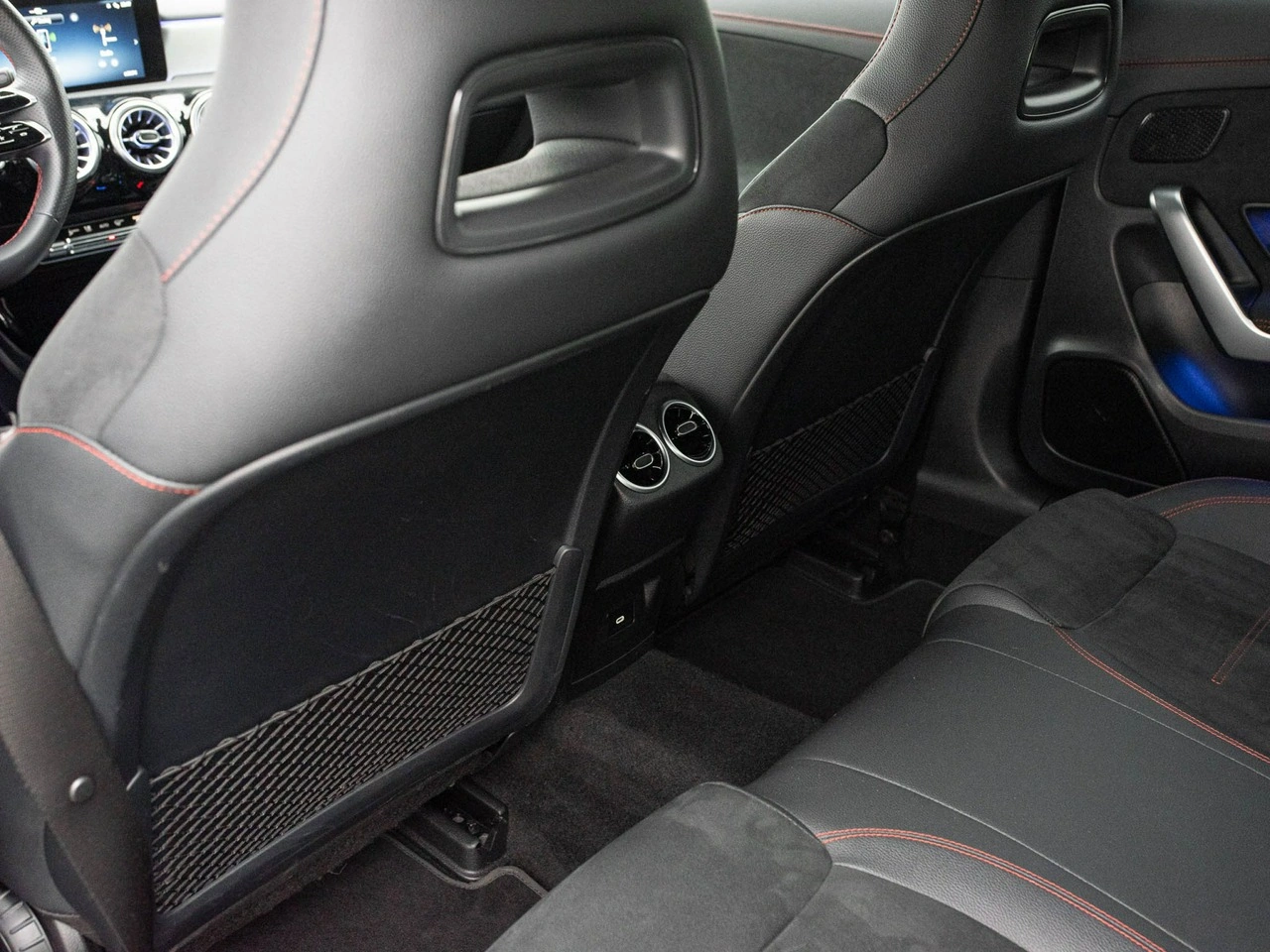 Mercedes CLA 200 - Zdjęcie 23