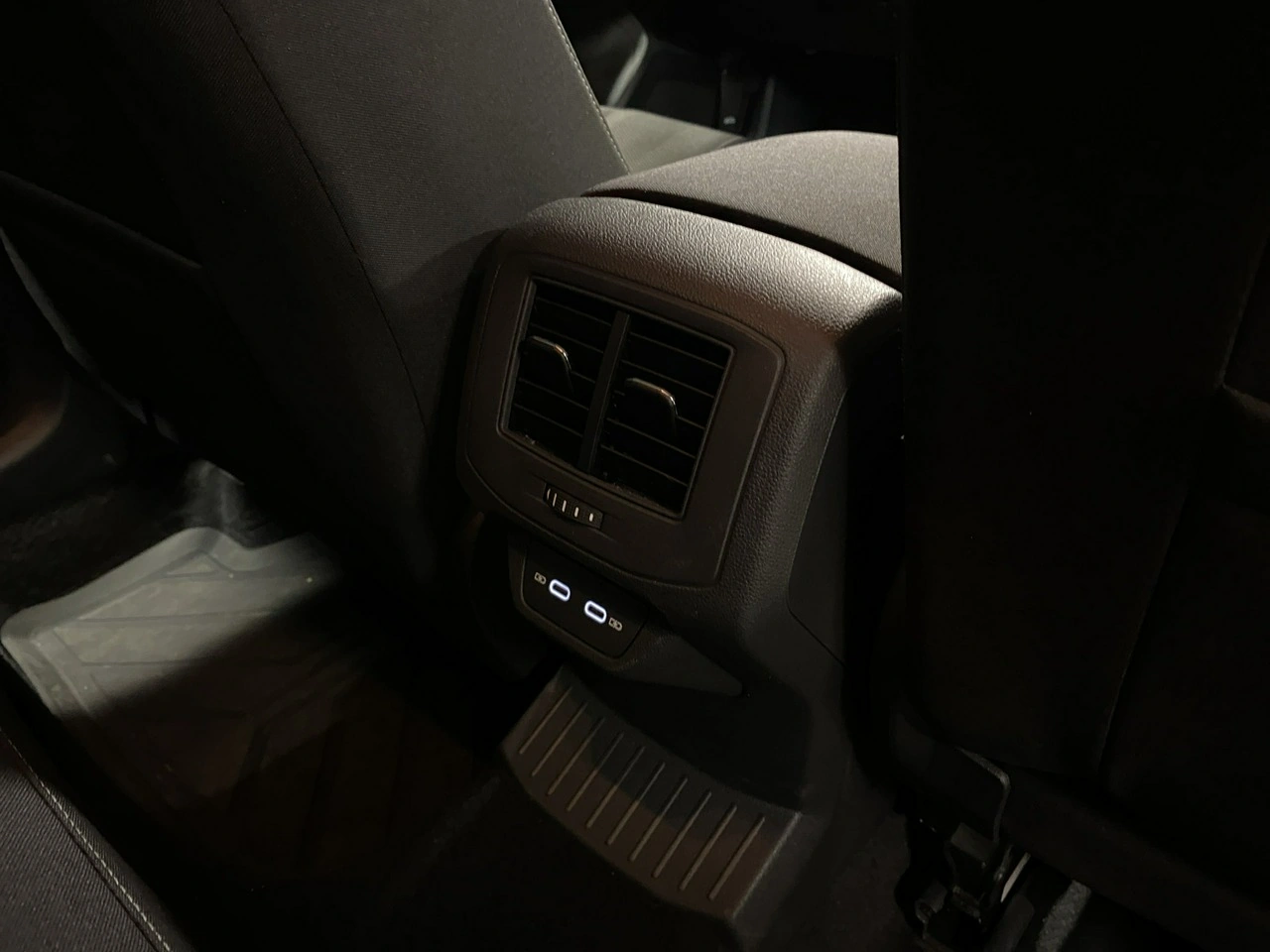 Volkswagen T-Roc - Zdjęcie 15