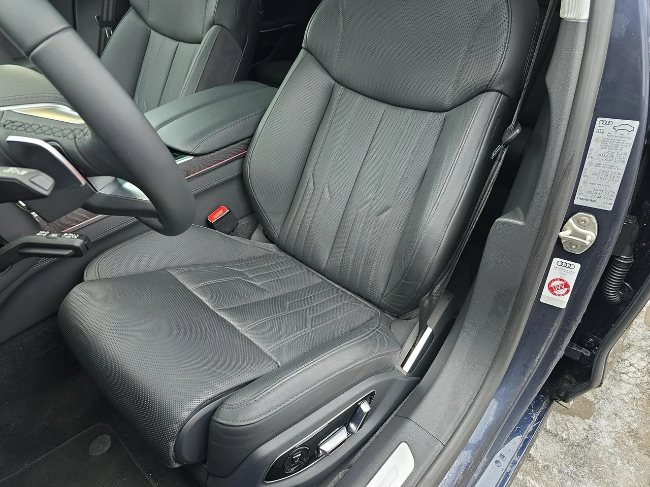 Audi A8 - Zdjęcie 17