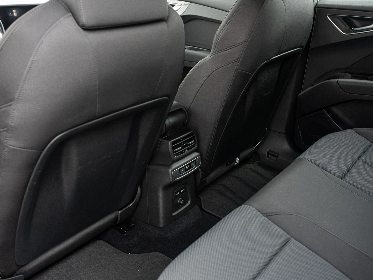 Audi Q4 e-tron - Zdjęcie 24