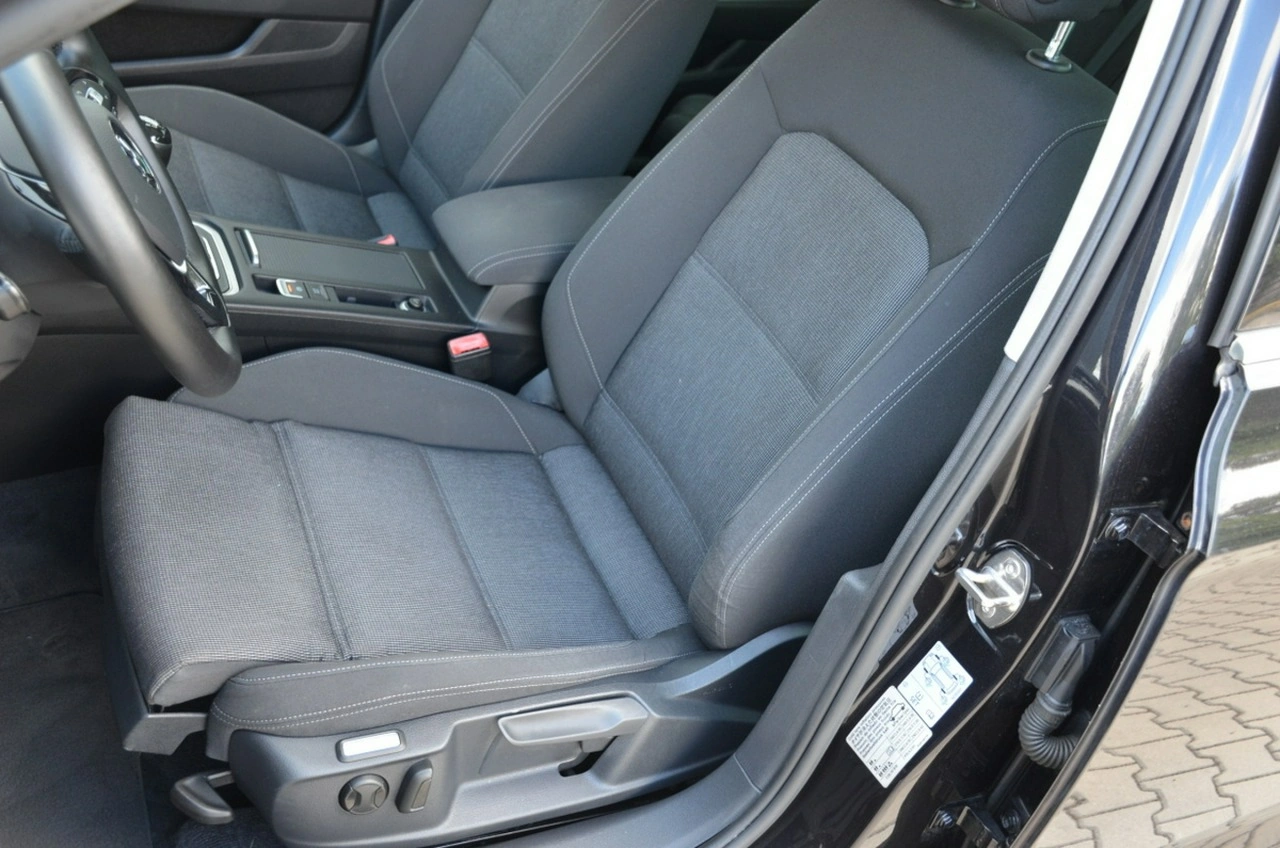 Volkswagen Passat - Zdjęcie 25