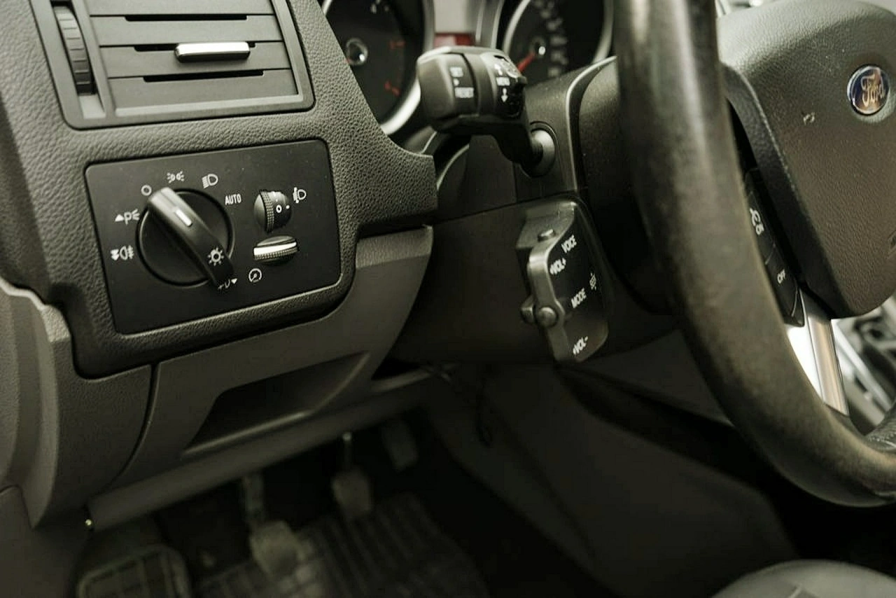Ford Kuga - Zdjęcie 15