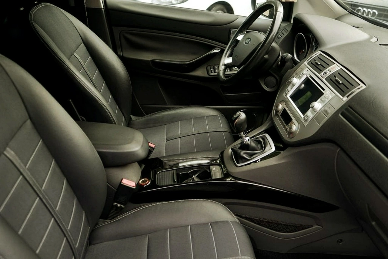 Ford Kuga - Zdjęcie 18