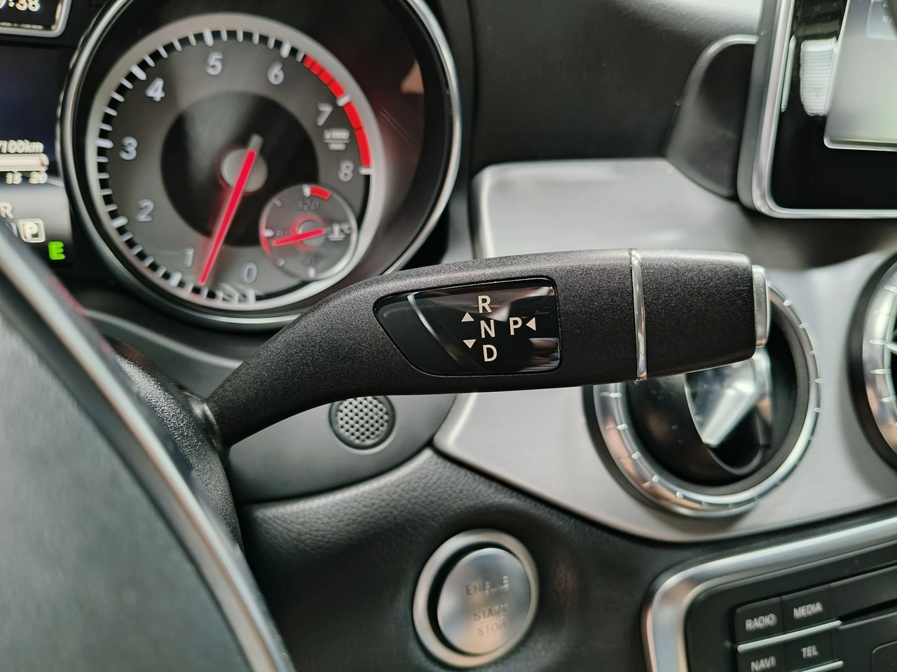 Mercedes CLA 180 - Zdjęcie 22