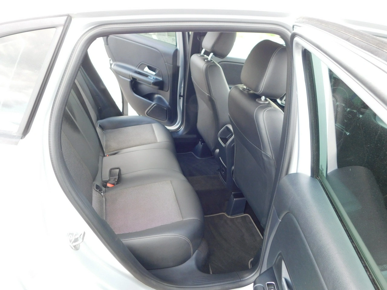 Mercedes GLA 200 - Zdjęcie 10