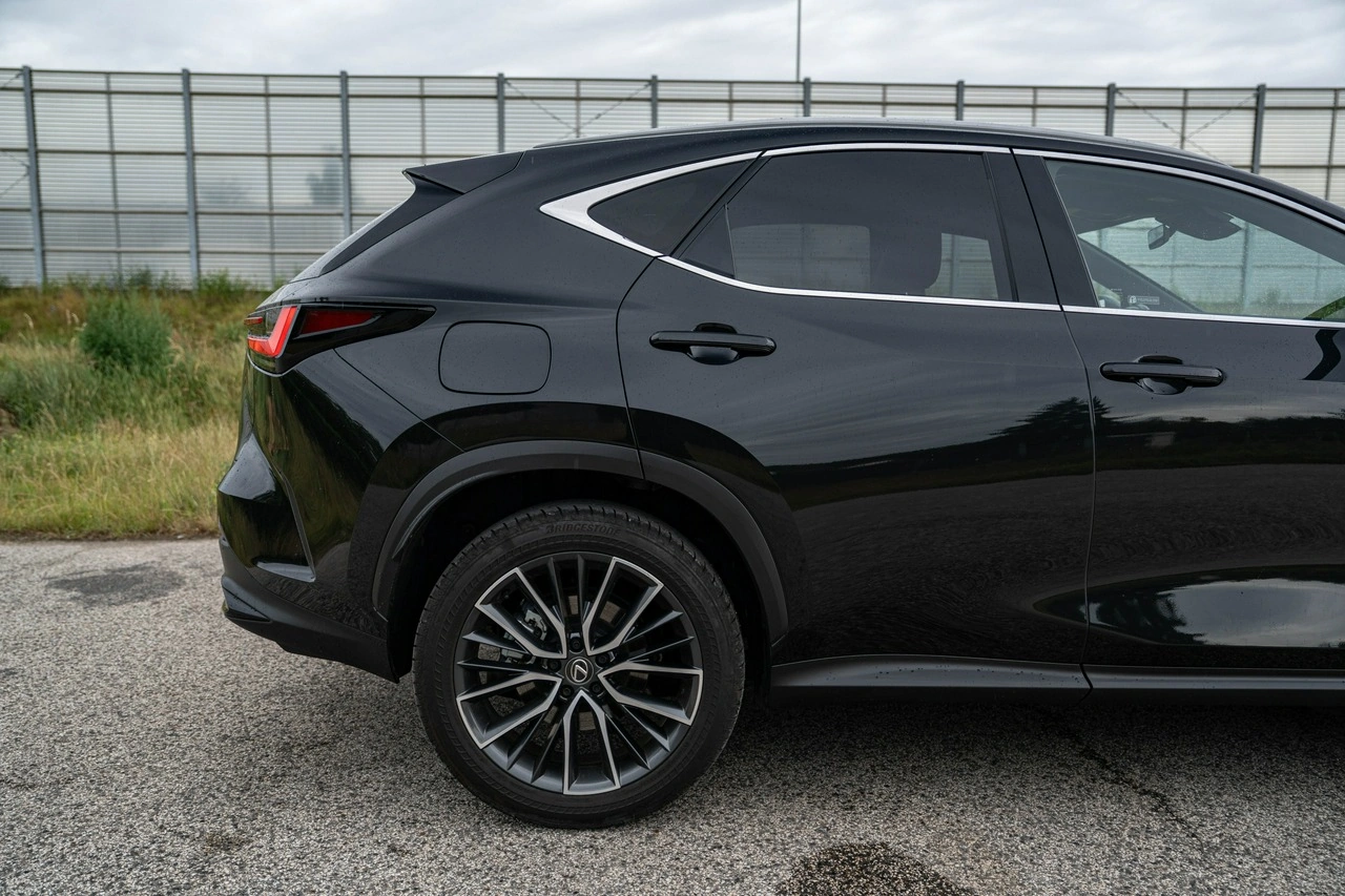 Lexus NX - Zdjęcie 10