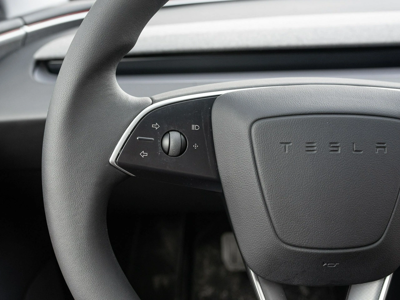 Tesla Model 3 - Zdjęcie 10