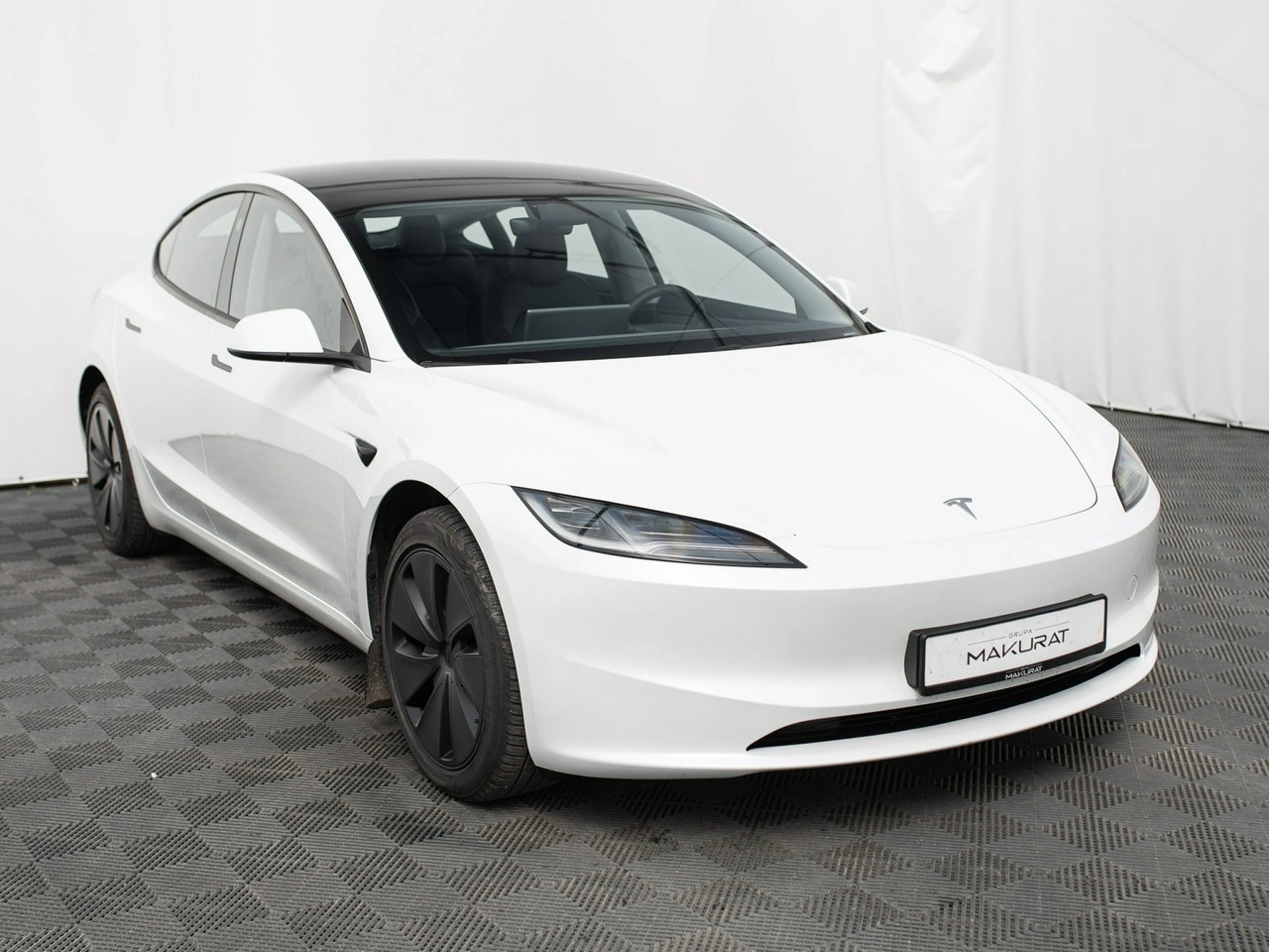 Tesla Model 3 - Zdjęcie 1