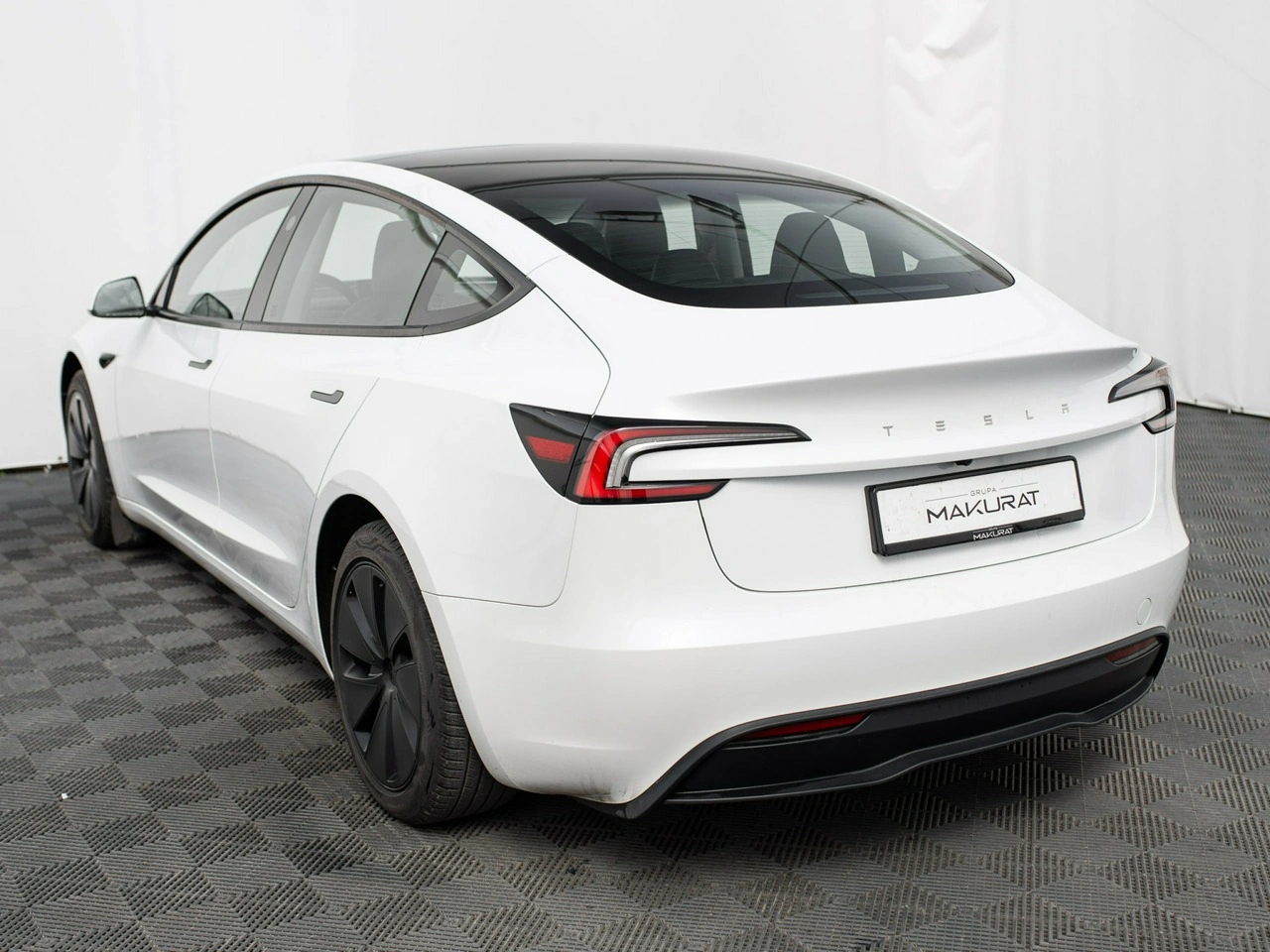 Tesla Model 3 - Zdjęcie 2