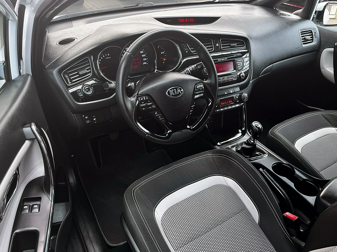 Kia Ceed - Zdjęcie 15