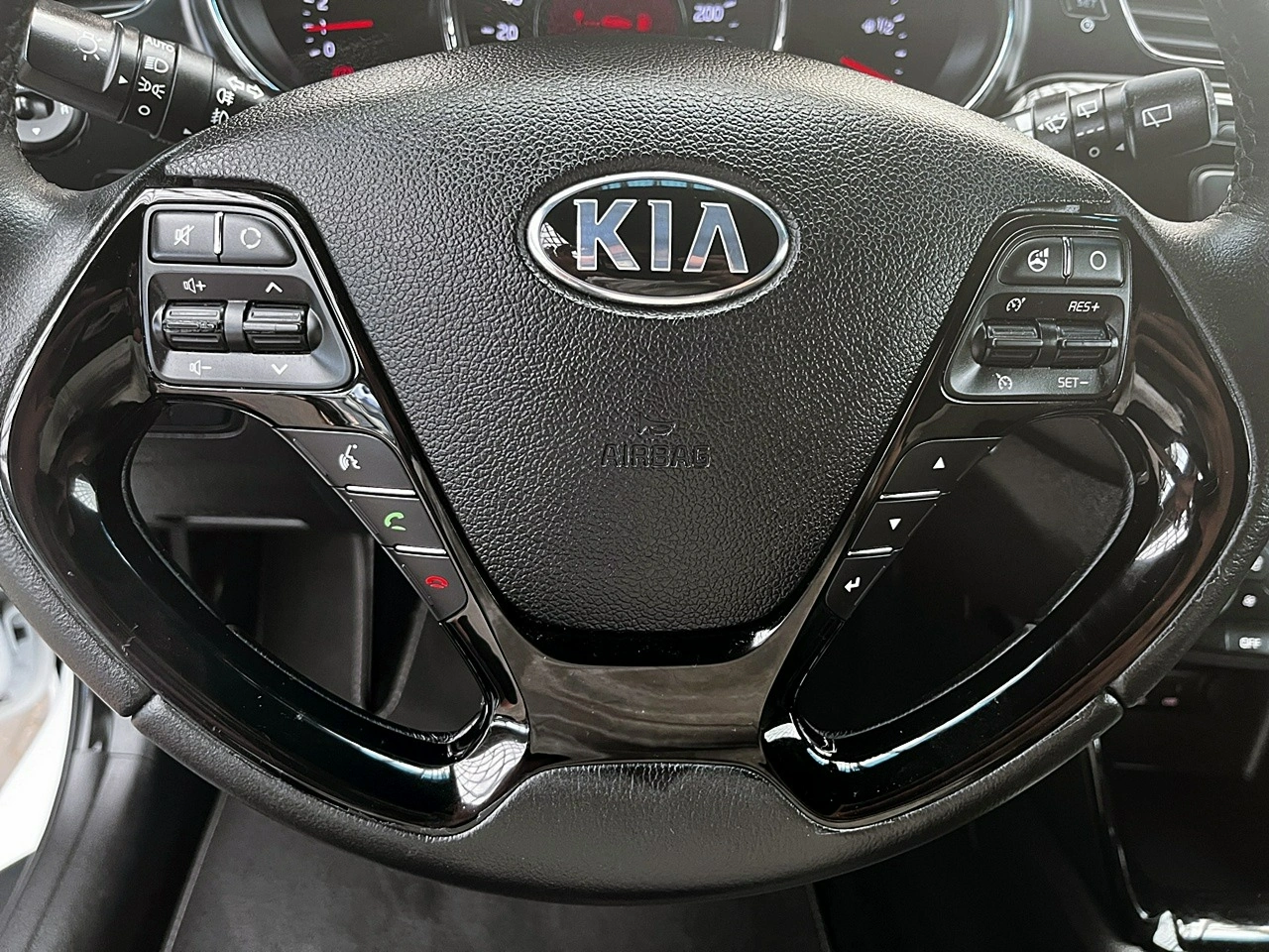 Kia Ceed - Zdjęcie 17