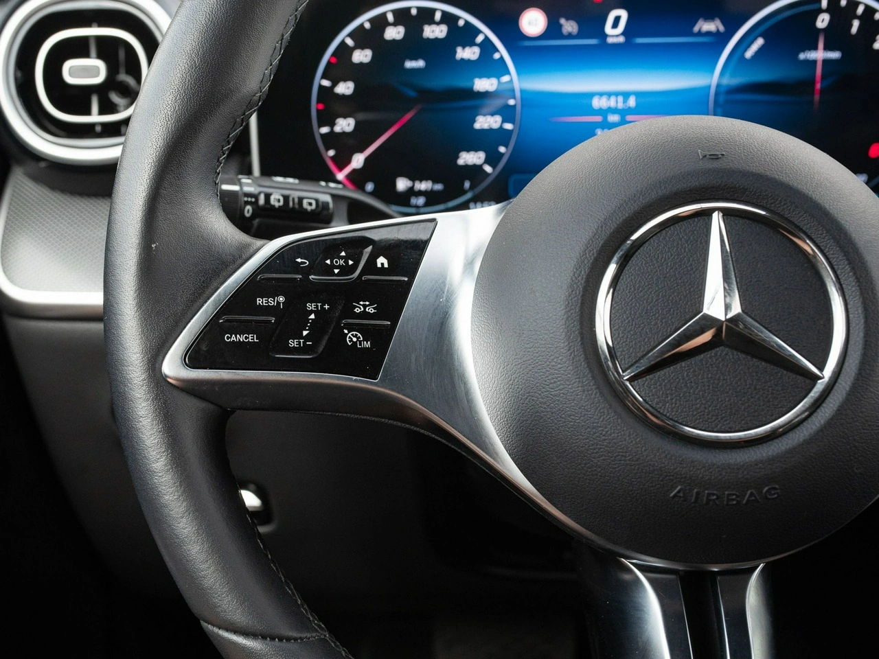 Mercedes GLC 300 - Zdjęcie 12