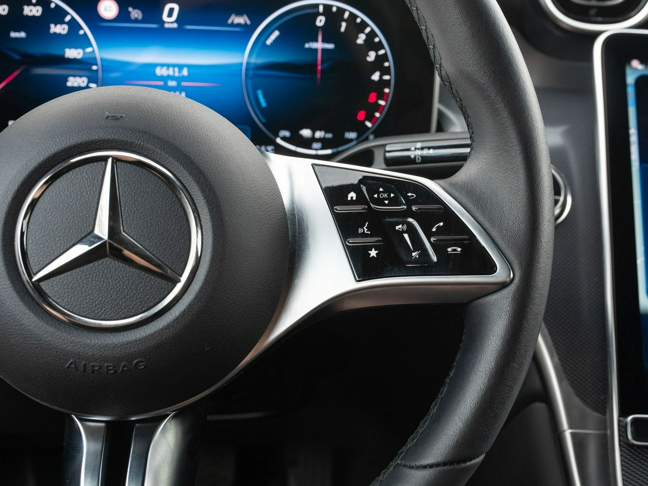 Mercedes GLC 300 - Zdjęcie 13