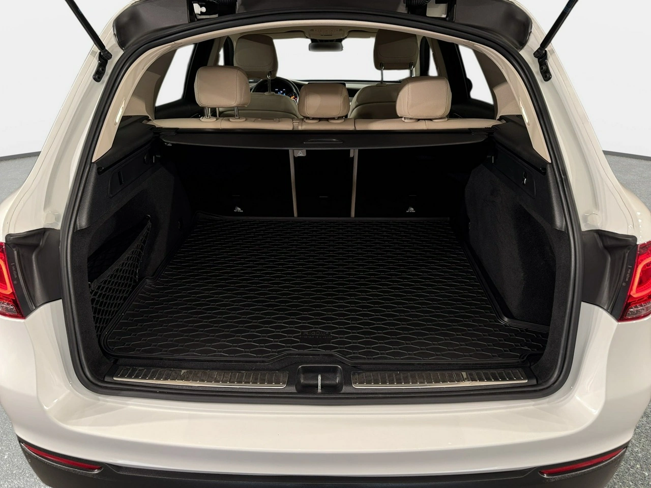 Mercedes GLC 300 - Zdjęcie 13