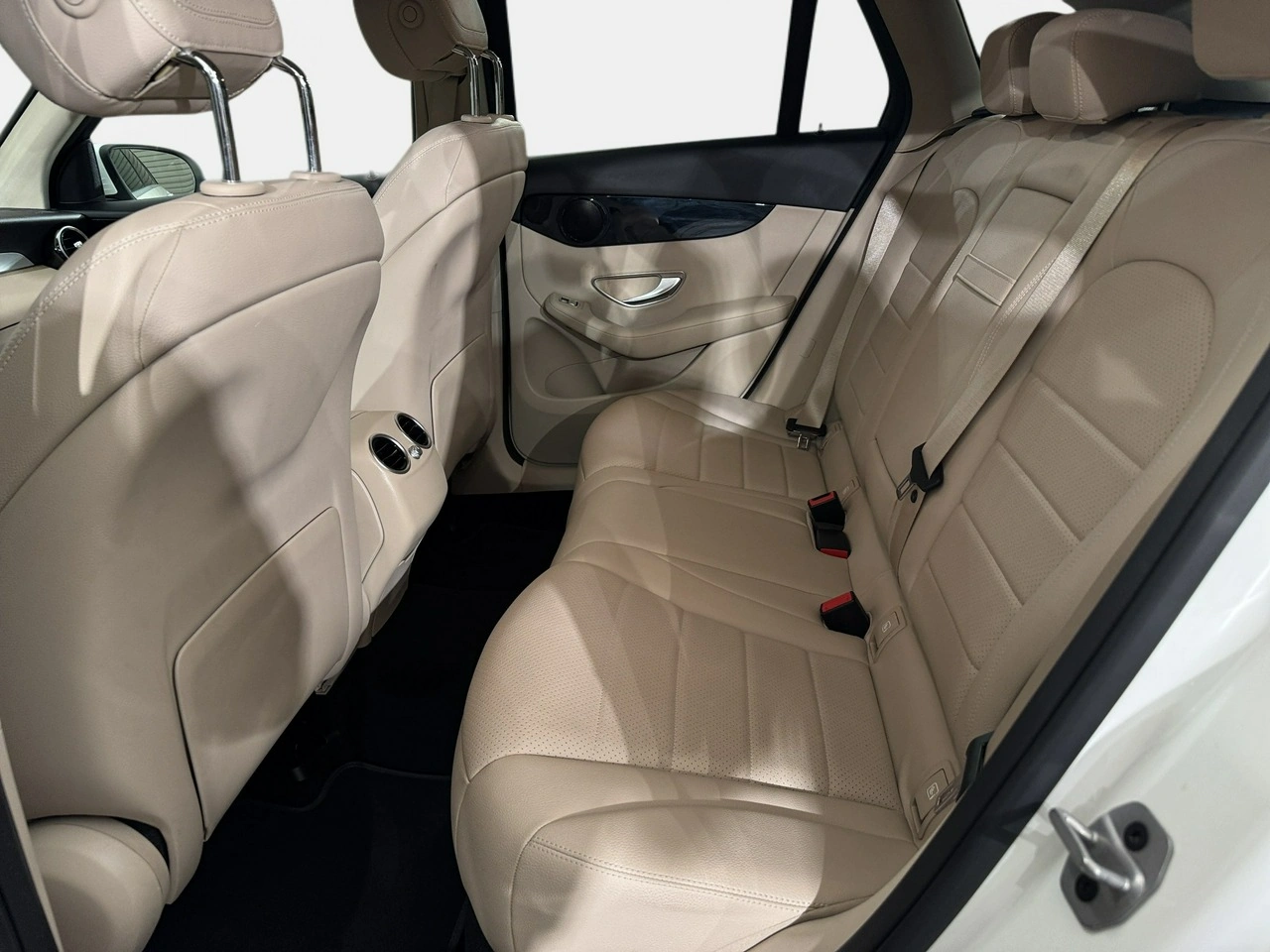 Mercedes GLC 300 - Zdjęcie 12