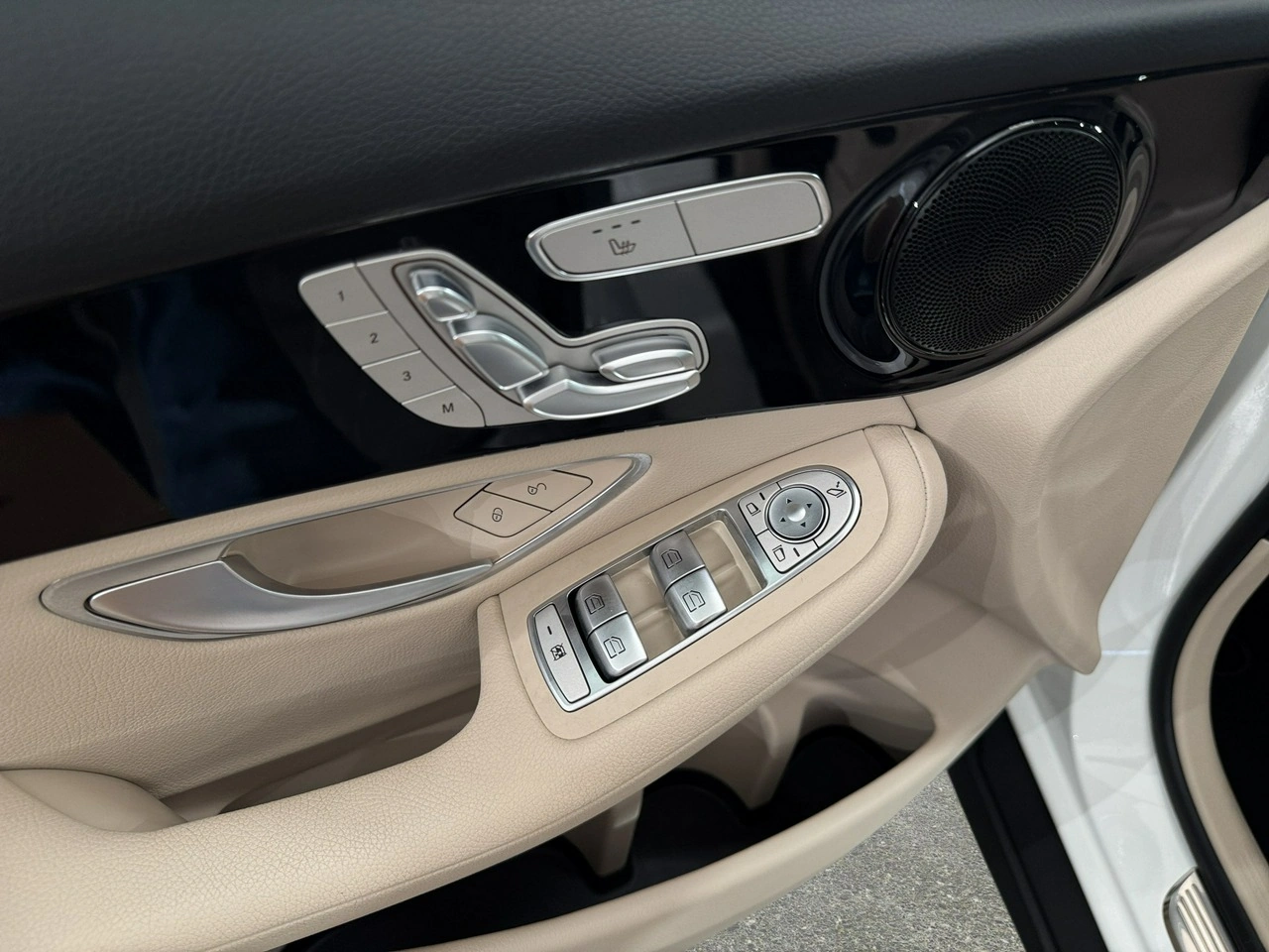 Mercedes GLC 300 - Zdjęcie 24