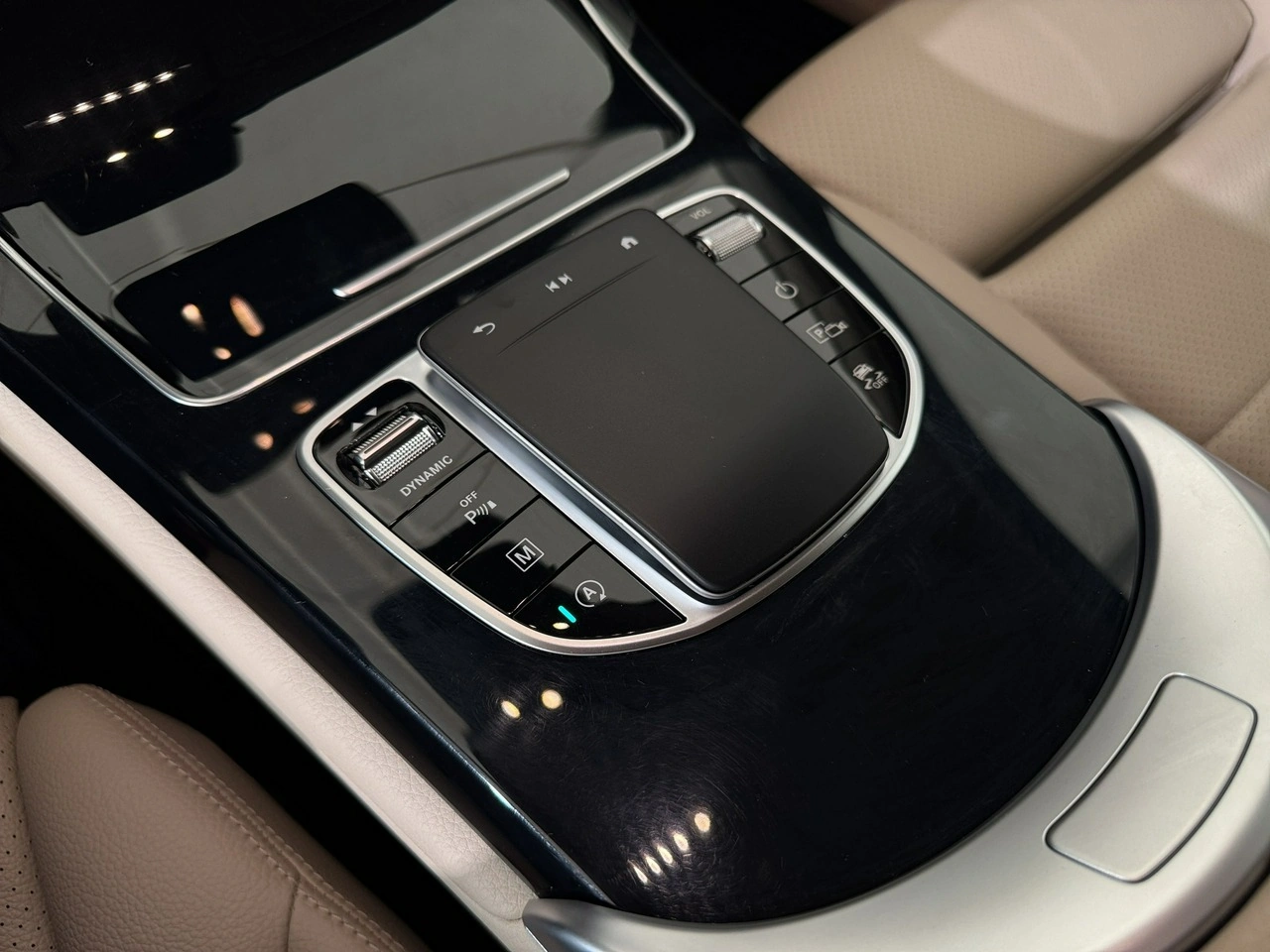 Mercedes GLC 300 - Zdjęcie 23