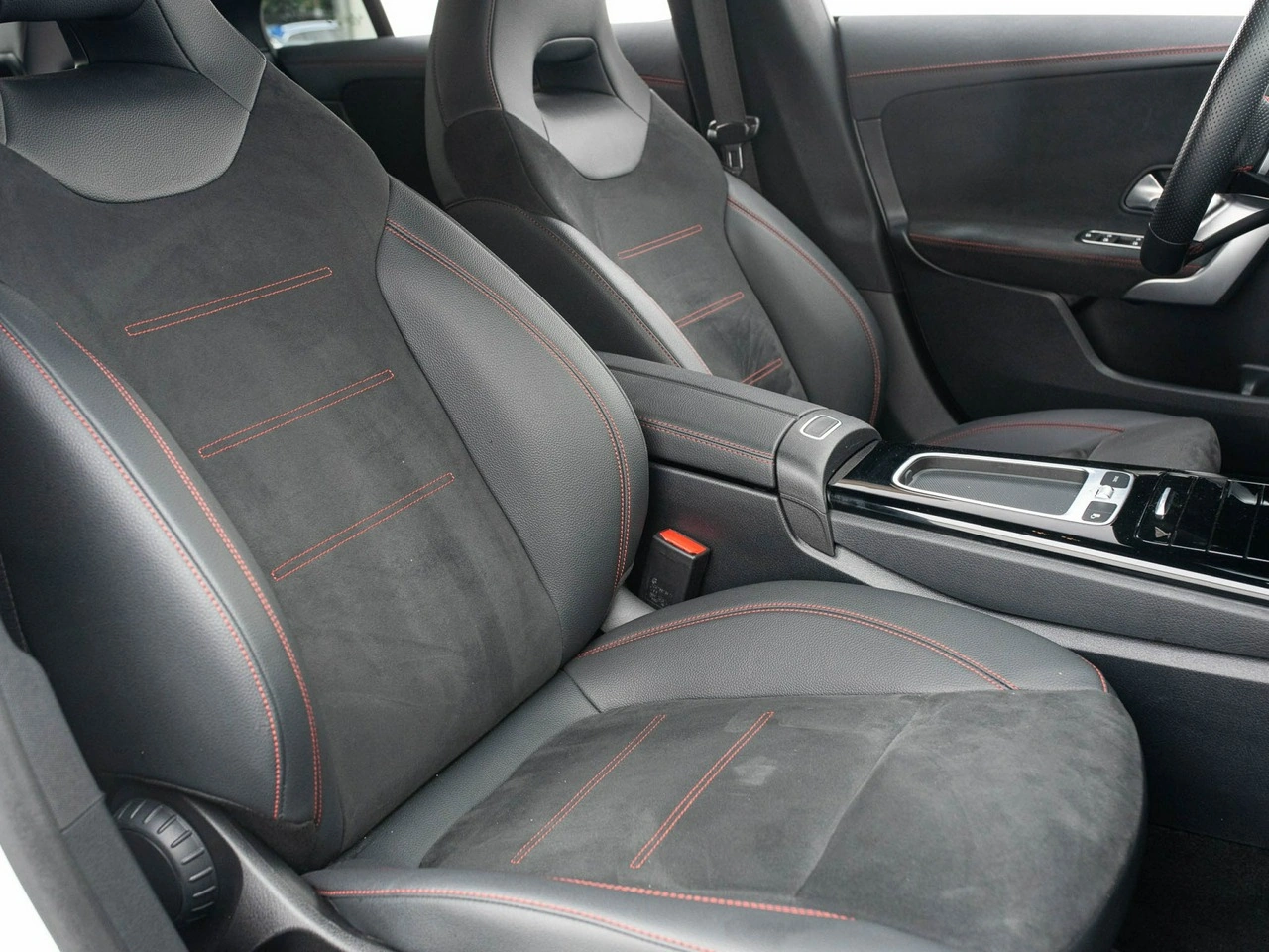 Mercedes CLA 200 - Zdjęcie 28