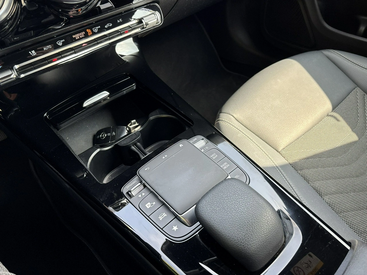 Mercedes CLA 180 - Zdjęcie 21