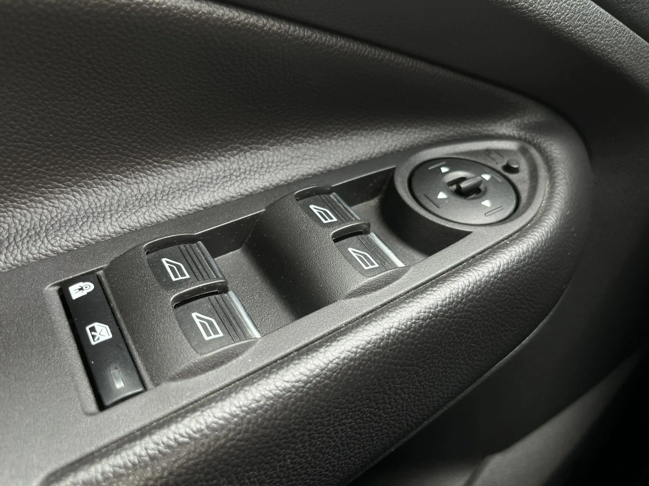 Ford Kuga - Zdjęcie 16