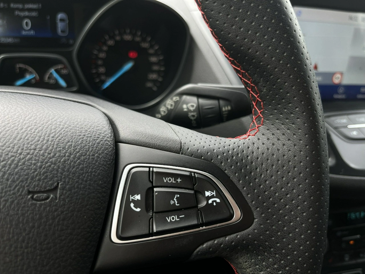 Ford Kuga - Zdjęcie 21