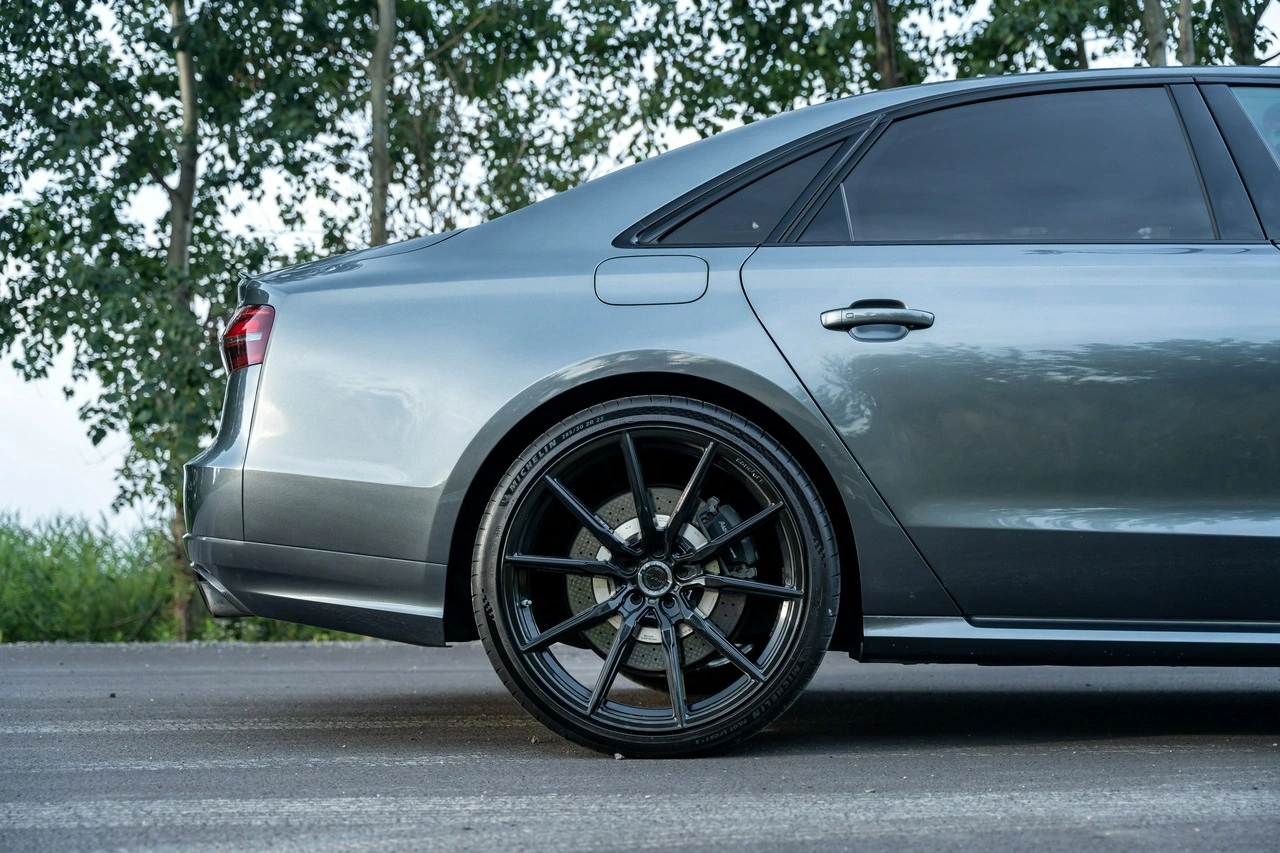 Audi S8 - Zdjęcie 9