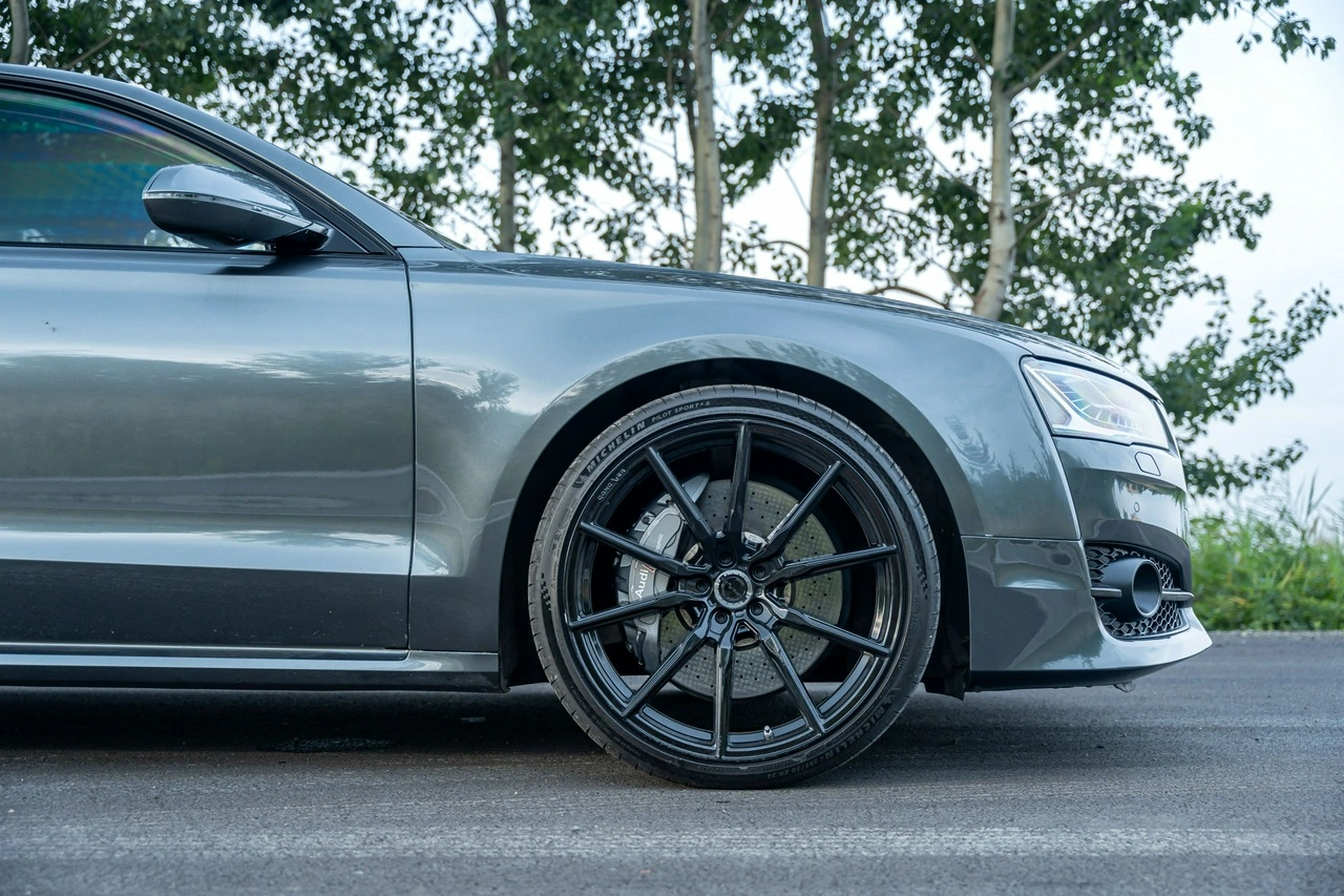 Audi S8 - Zdjęcie 10