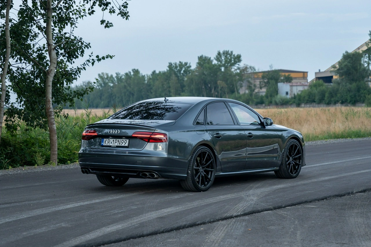 Audi S8 - Zdjęcie 13