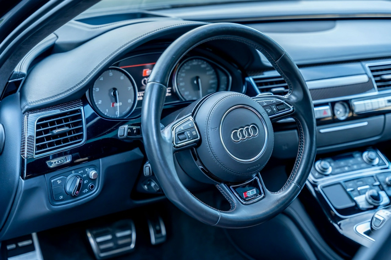 Audi S8 - Zdjęcie 18