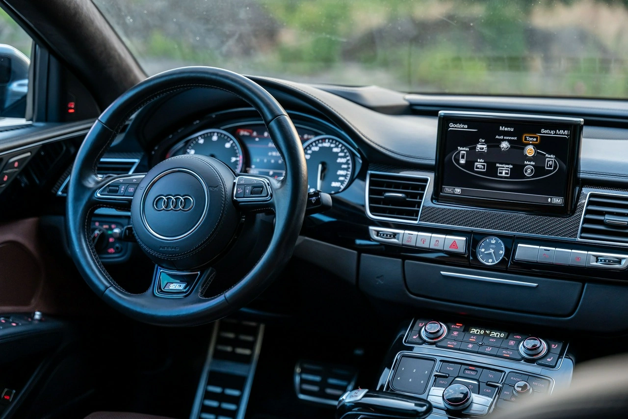 Audi S8 - Zdjęcie 28