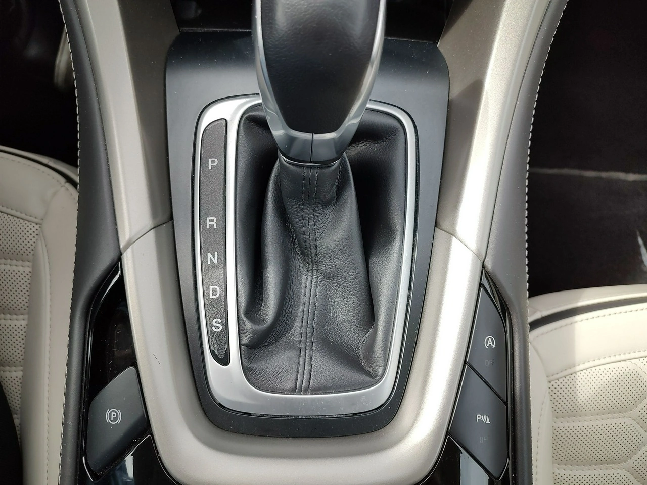 Ford Mondeo - Zdjęcie 21