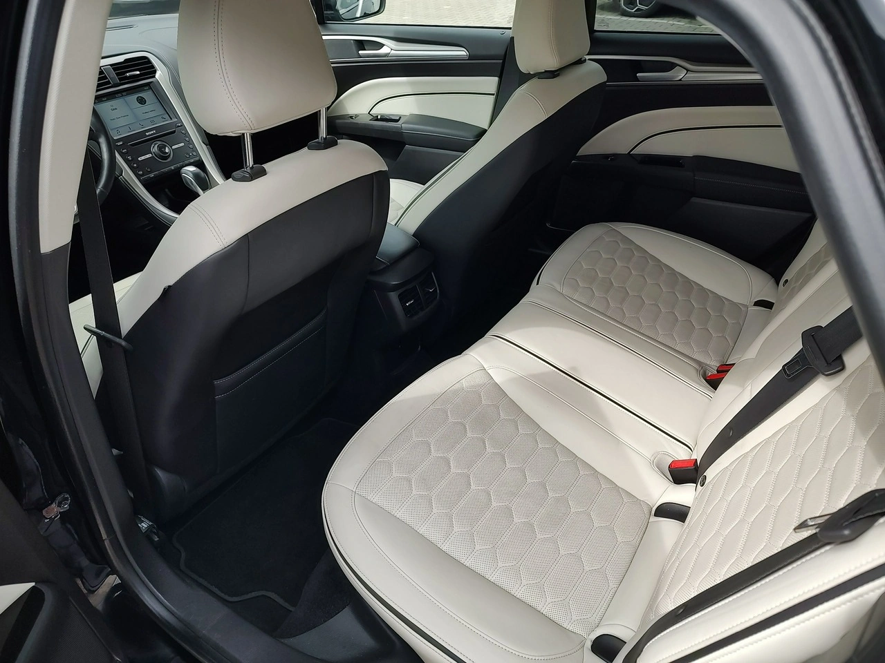 Ford Mondeo - Zdjęcie 22