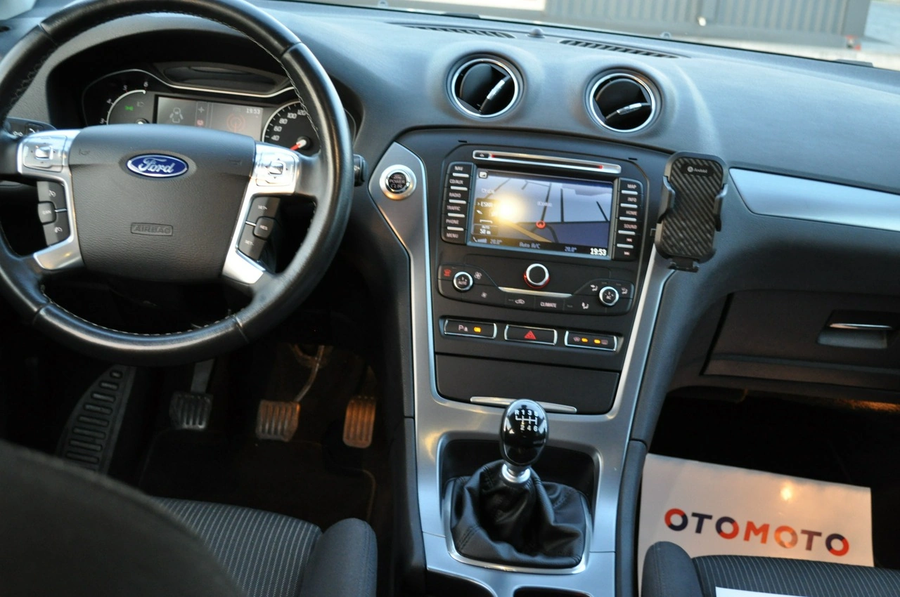 Ford Mondeo - Zdjęcie 22