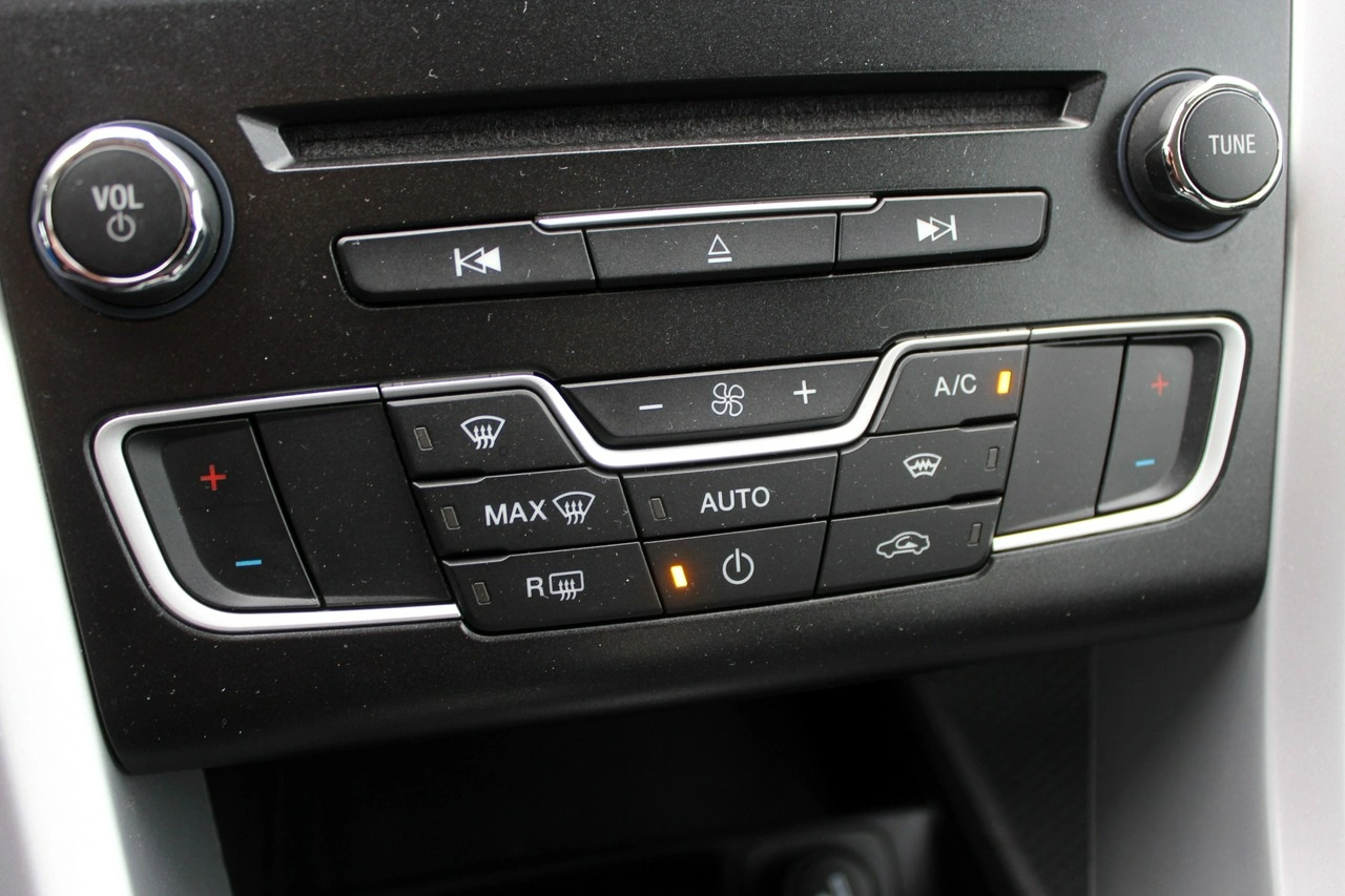 Ford Mondeo - Zdjęcie 22