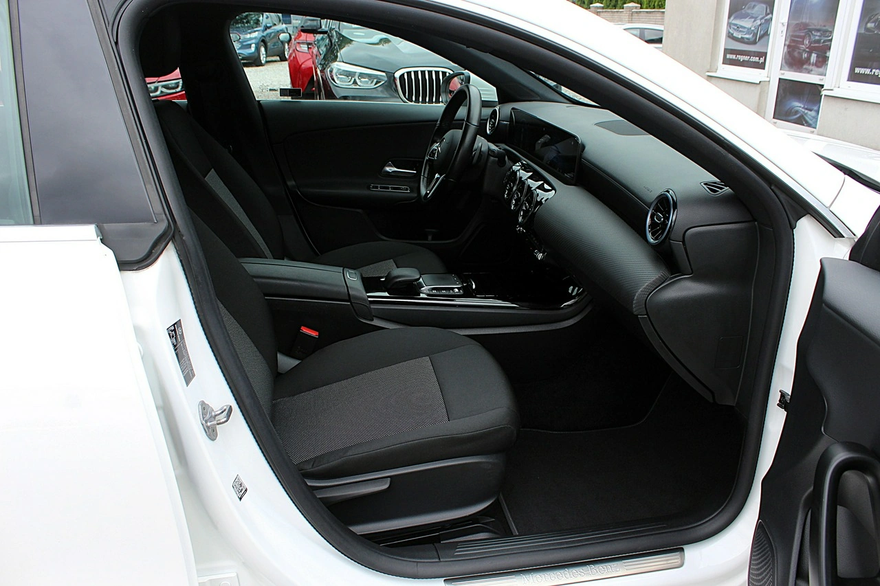 Mercedes CLA 180 - Zdjęcie 11