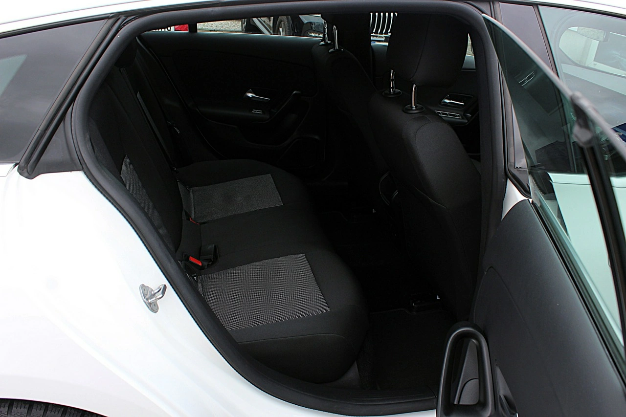 Mercedes CLA 180 - Zdjęcie 12