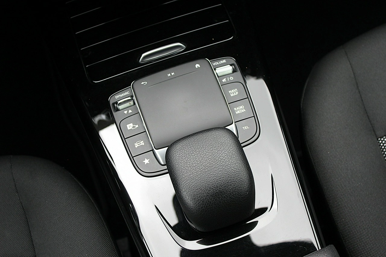 Mercedes CLA 180 - Zdjęcie 16