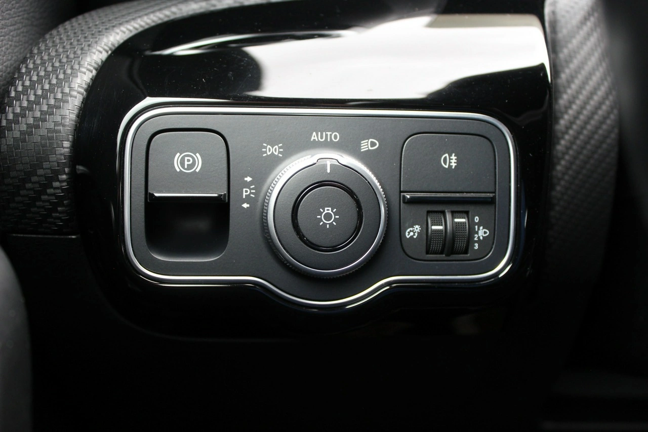 Mercedes CLA 180 - Zdjęcie 21