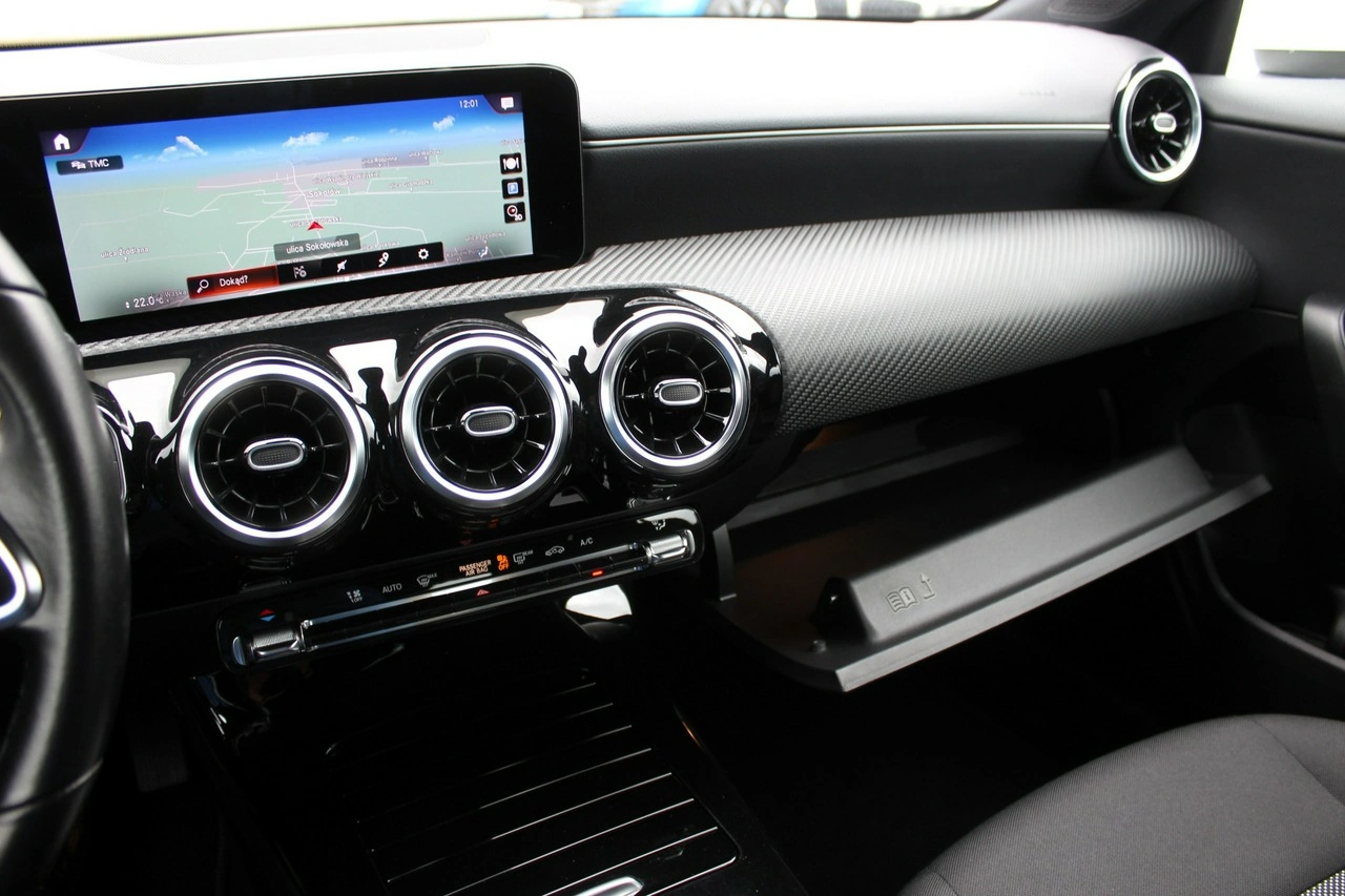 Mercedes CLA 180 - Zdjęcie 25
