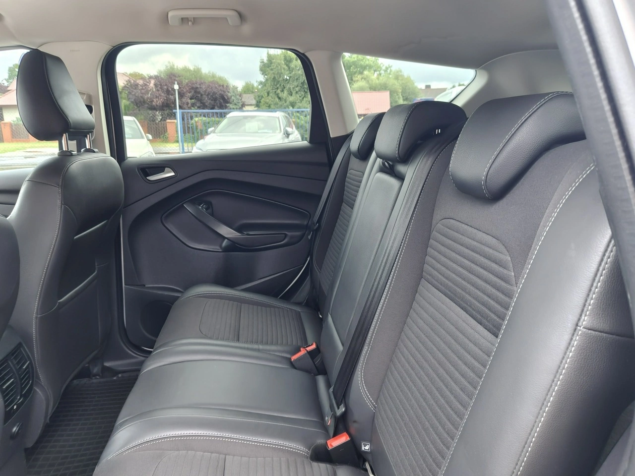 Ford Kuga - Zdjęcie 25