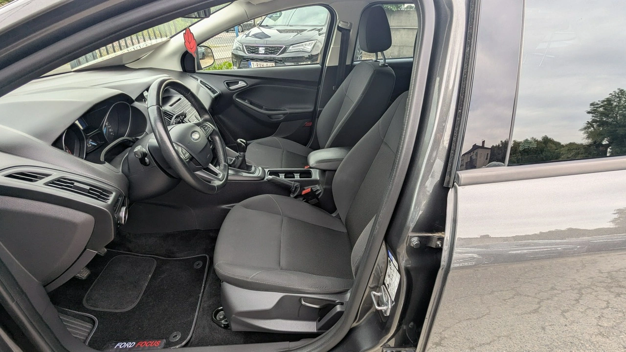 Ford Focus - Zdjęcie 11