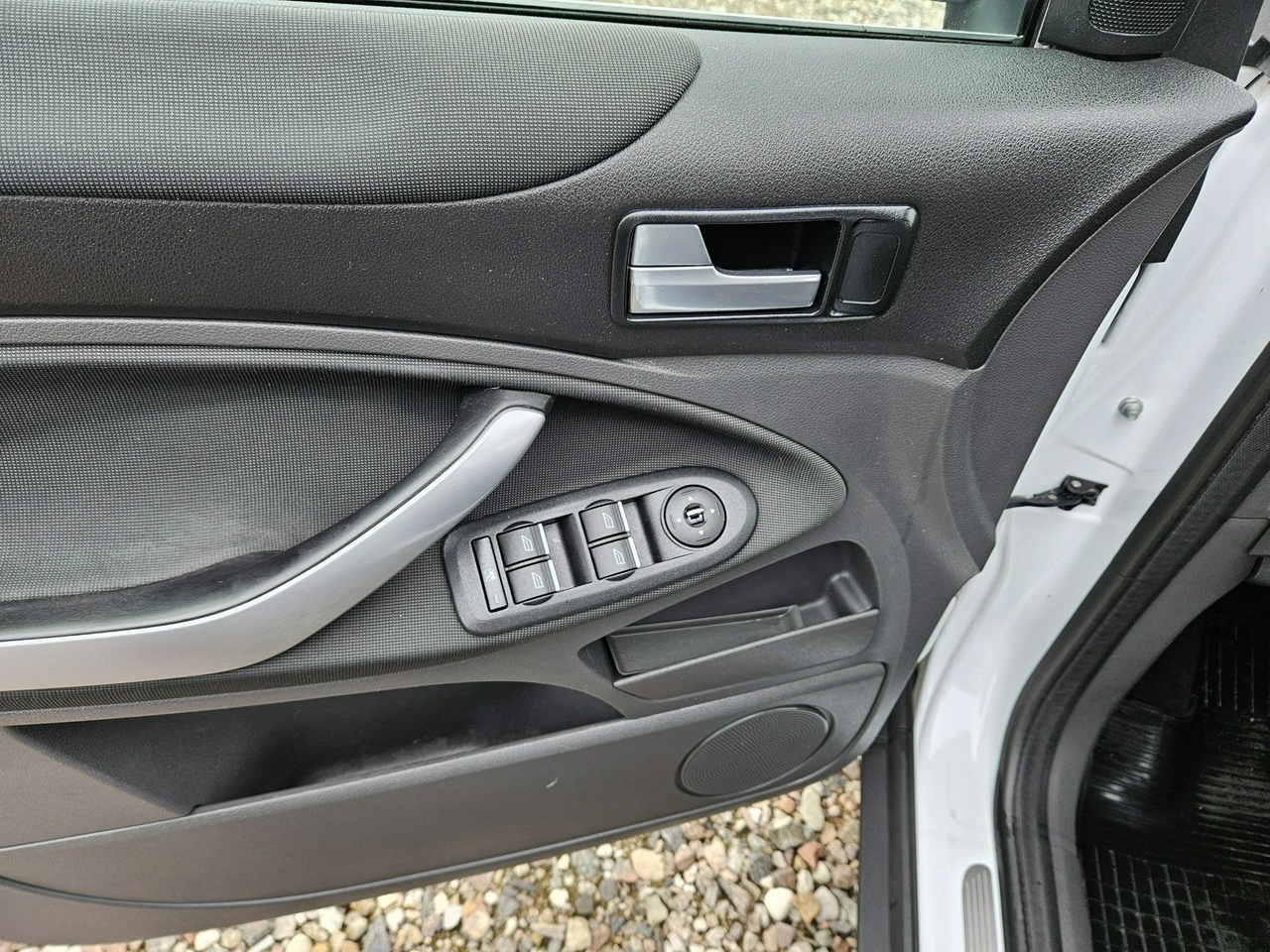 Ford Kuga - Zdjęcie 12