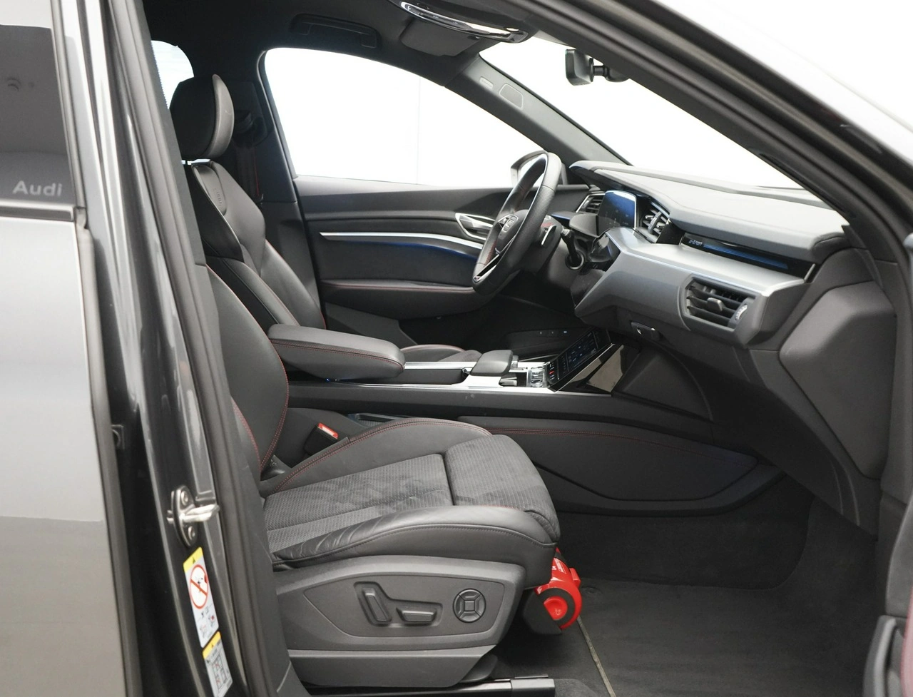 Audi Q8 e-tron - Zdjęcie 18