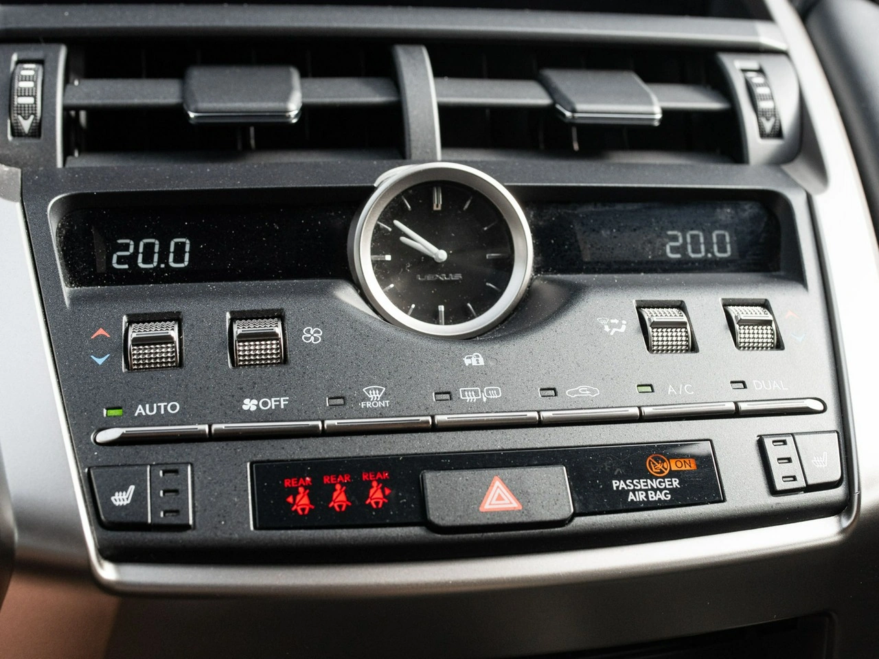 Lexus NX - Zdjęcie 16