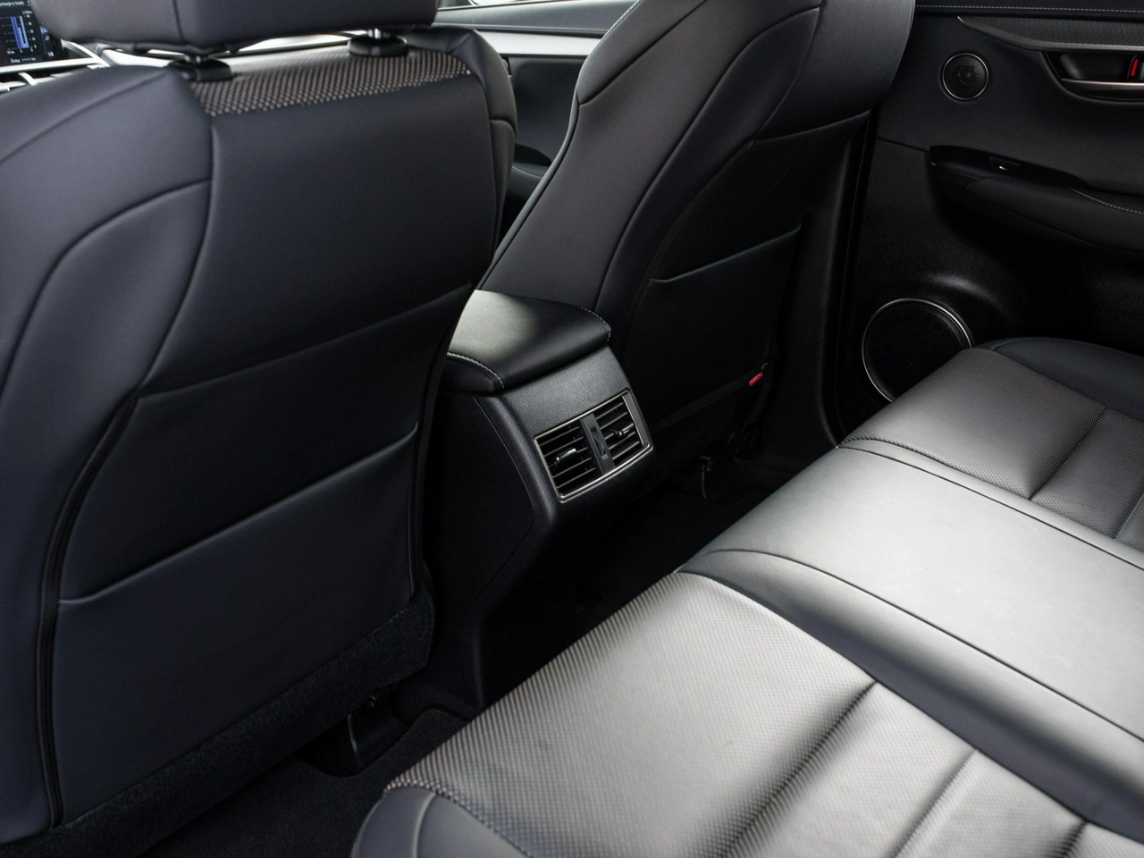 Lexus NX - Zdjęcie 23