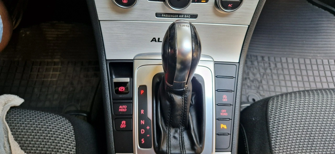 Volkswagen Passat Alltrack - Zdjęcie 25