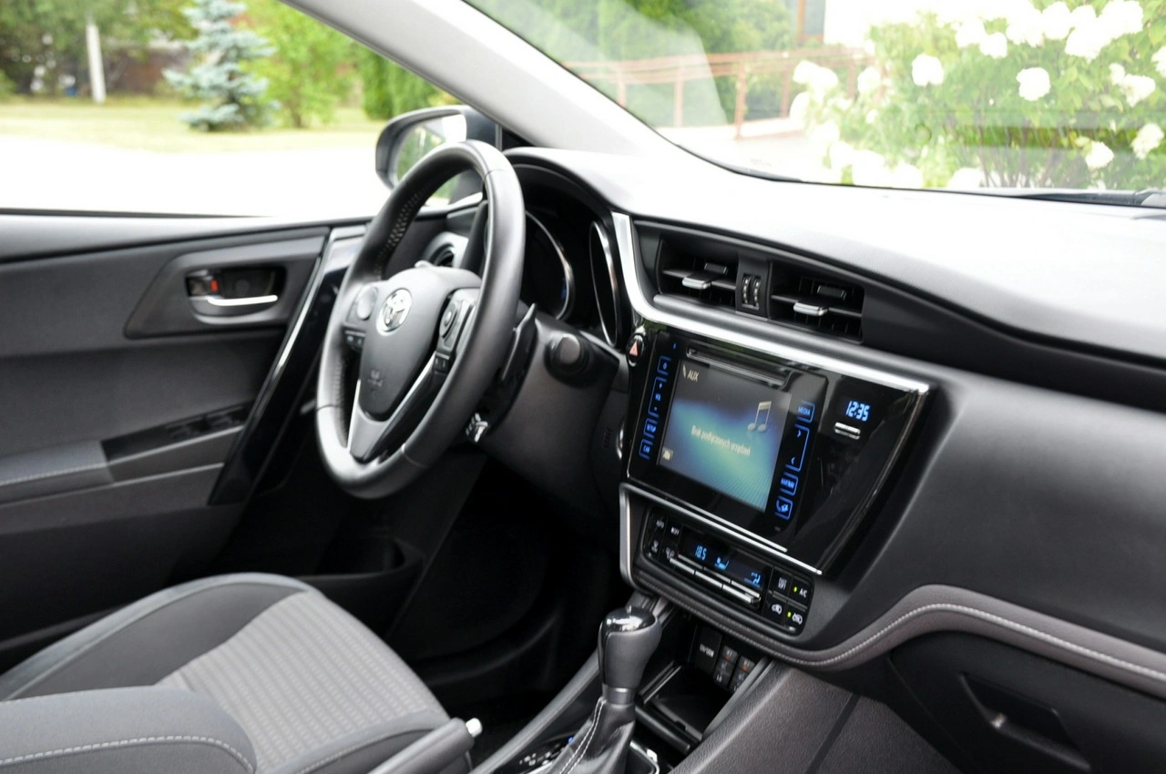 Toyota Auris - Zdjęcie 17