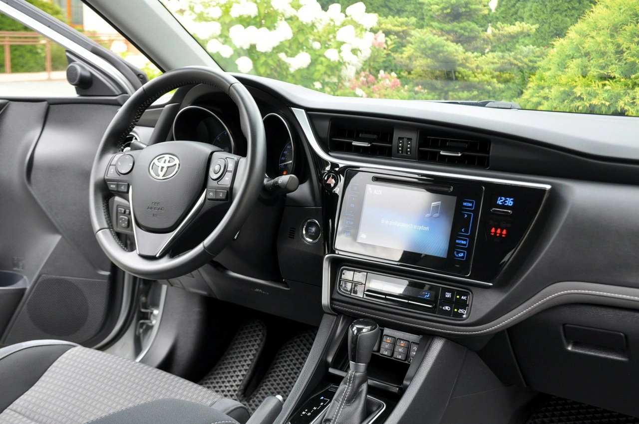 Toyota Auris - Zdjęcie 25